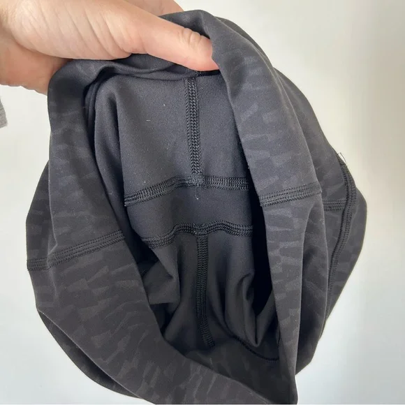 Lululemon Align High-Rise Short 6" Segment Emboss Black Size 4 - Picture 6 of 7